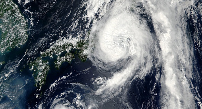 Super typhoon Lan to make direct hit on Tokyo